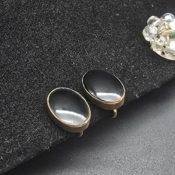 Van Dell 12K Gold Filled Screw Back Earrings Black Oval - Picture 2 of 10